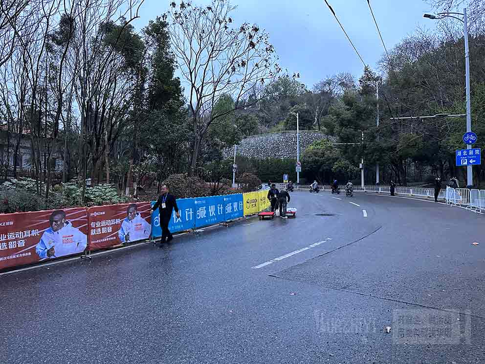 武漢馬拉松健康跑終點租賃使用鐵馬護欄