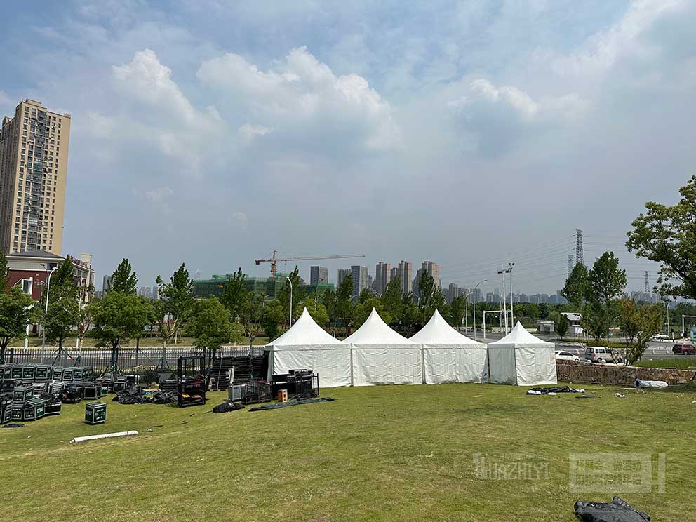 鄭州篷房租賃搭建電音節尖頂篷房作為休息室來使用