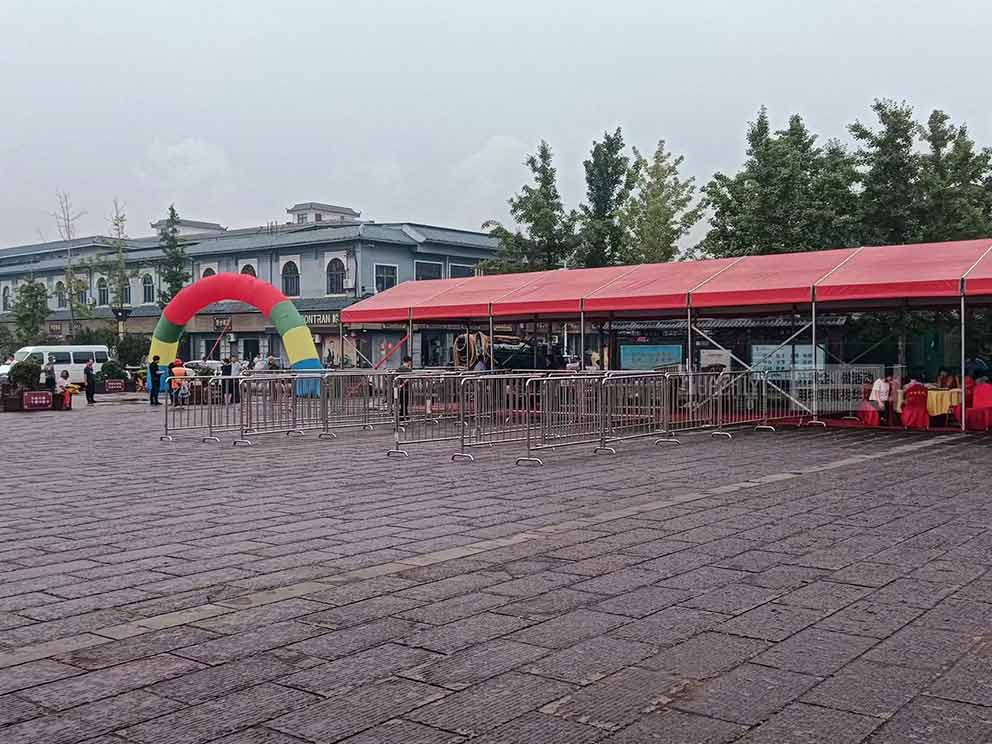 鄭州鐵馬護欄出租提供登封文化節現場護欄