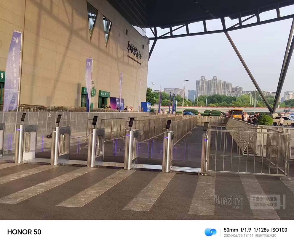 鄭州鐵馬護欄租賃廠家布置現場的注意事項講解