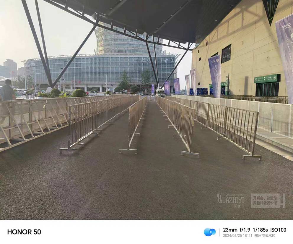 鄭州鐵馬護欄租賃廠家布置現場的注意事項講解