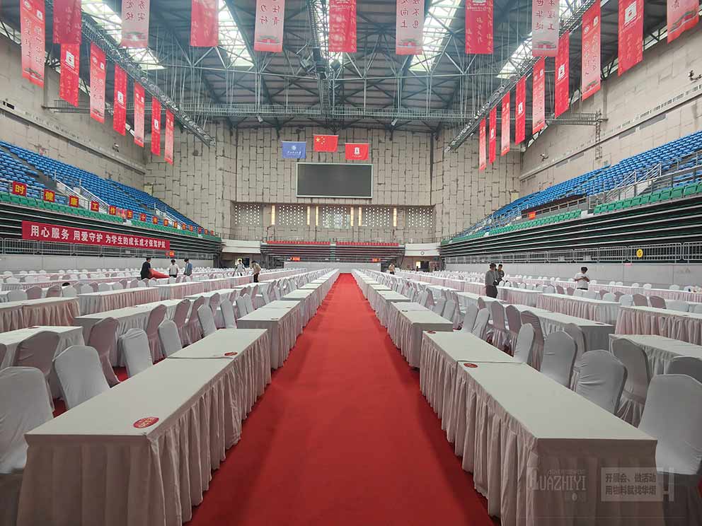 2024“挑戰(zhàn)杯”河南大學(xué)生創(chuàng)業(yè)計劃競賽現(xiàn)場的桌椅由鄭州桌椅租賃廠家提供