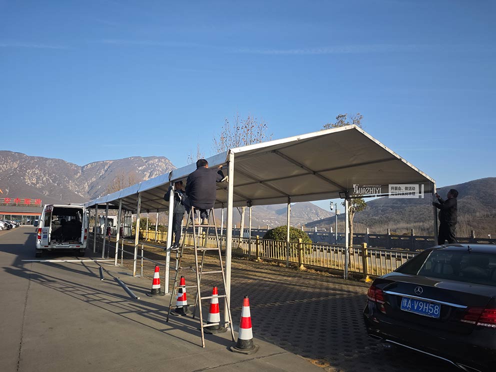 鄭州篷房租賃提前為景區入口搭建春節排隊安檢篷房