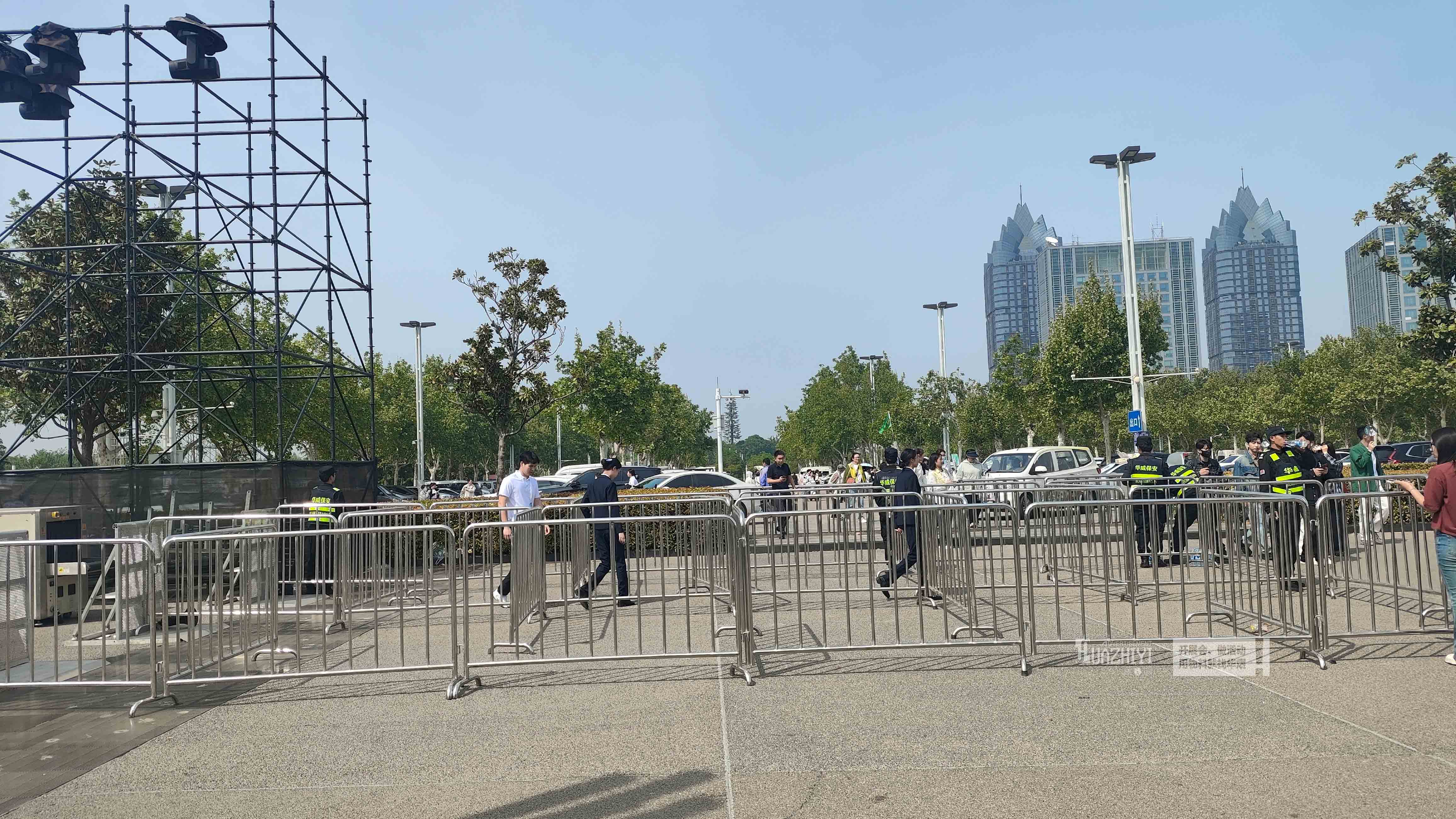 華熠鐵馬護欄租賃公司助力會展中心品牌發布會